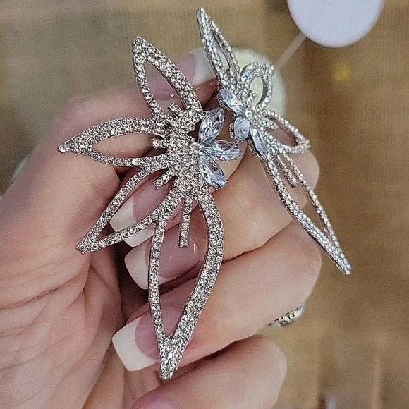 🔥LAST PAIR🔥 LILY SHIMMER STATEMENT EARRINGS - Picture 6 of 8